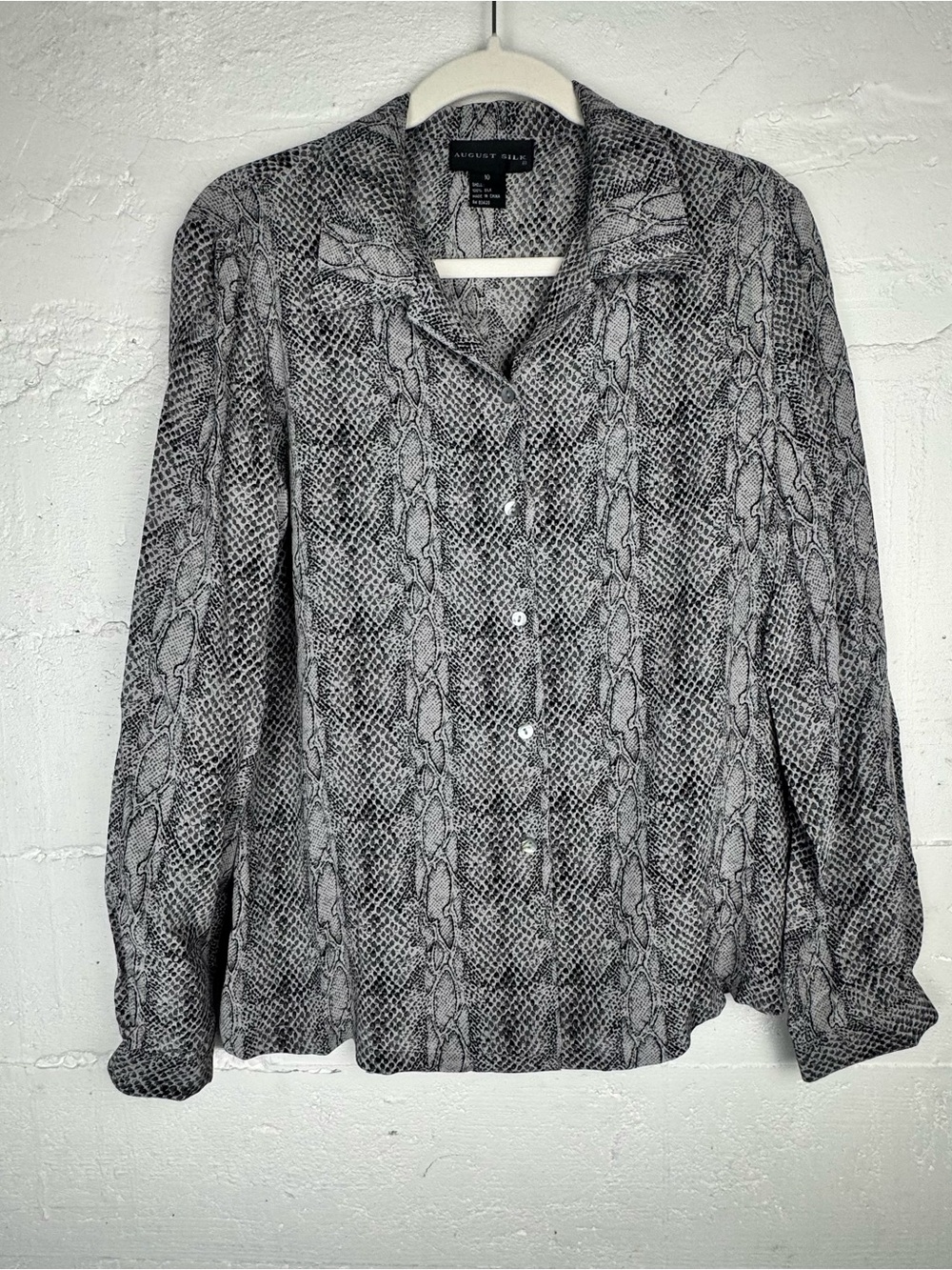 August Silk 100% Silk Black Gray White Snake-Print Button Down Shirt Size 10 Y2K